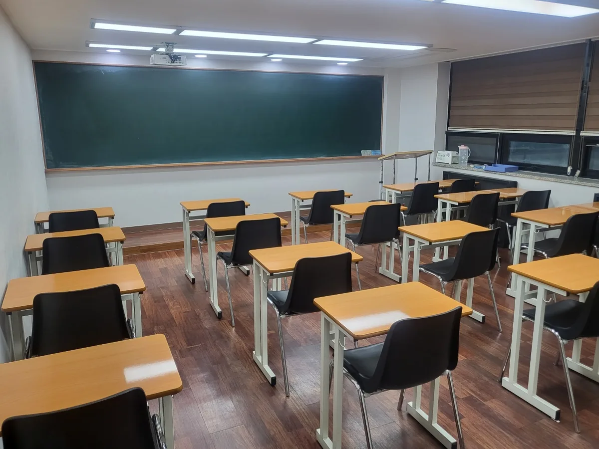 영종구 무의동 스터디룸 미팅룸 장비 주변 정밀 위생청소 사례 - 행진크린