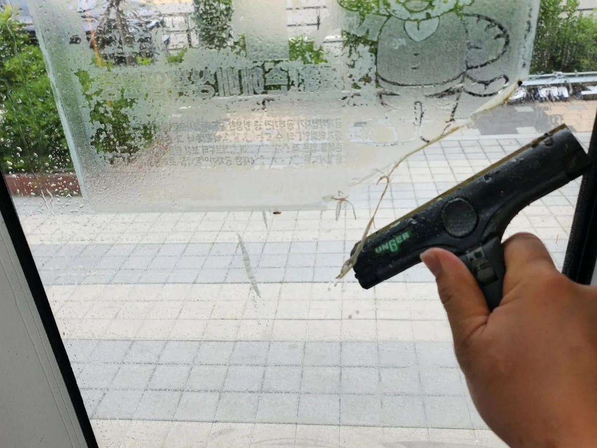 영종구 무의동 사무실 고층 외창 장비 주변 정밀 위생청소 사례 - 행진크린